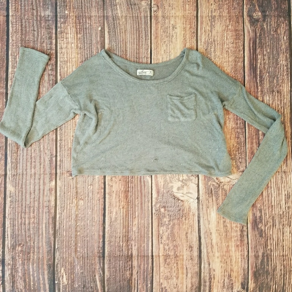 •3\$15•Hollister • Distressed Crop Sweater